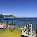 Bristol Hotel 3*