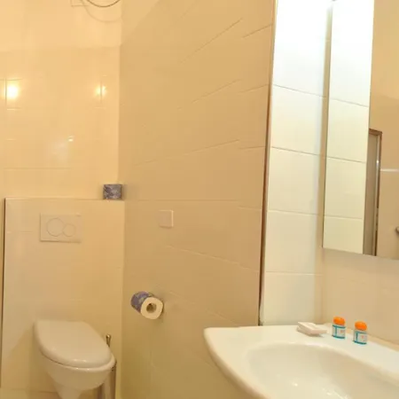 Bristol 3* לאיגואליה